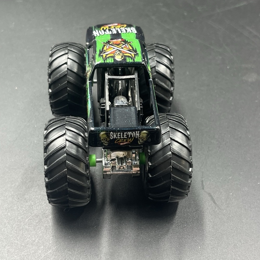 HOT WHEELS MONSTER TRUCKS SKELETON CREW BLACK & GREEN‎ 1:64 DIECAST 3 3/4" TRUCK - Picture 4 of 6
